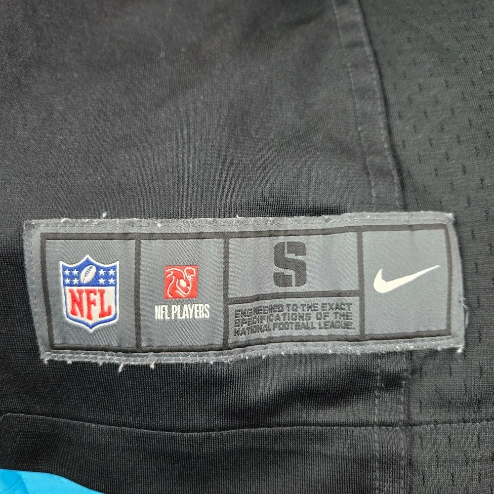San Francisco 49ers Men Jersey Black Red‎ Small Vernon Davis 85 Nike Swoosh Logo